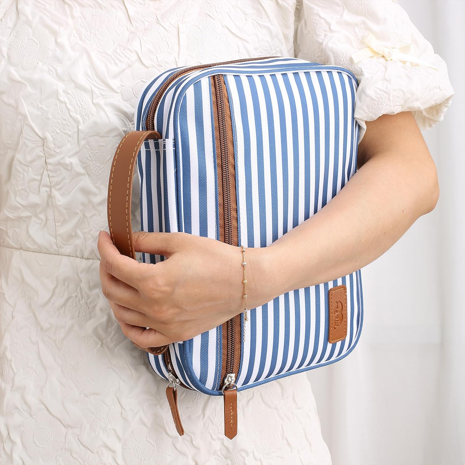 Bible Case with Stripe Pattern, Large Canvas Cover with Handle & Pockets, 11.3" x 9" - Image 6